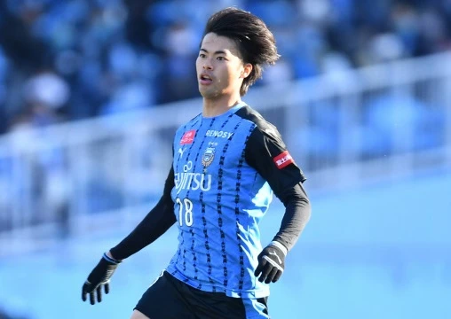 Kaoru Mitoma lọt tầm ngắm của Man City.