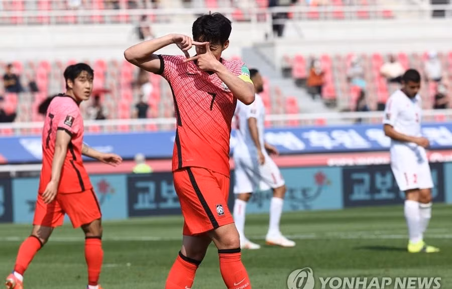 Son Heung-min góp công giúp Việt Nam rộng cửa đi tiếp. (Nguồn: Yonhap).