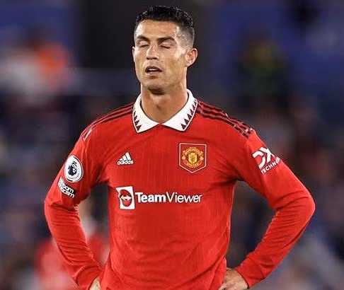 Ronaldo vẫn chưa thể rời MU như dự kiến.