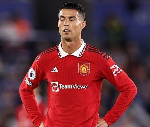 Ronaldo vẫn chưa thể rời MU như dự kiến.