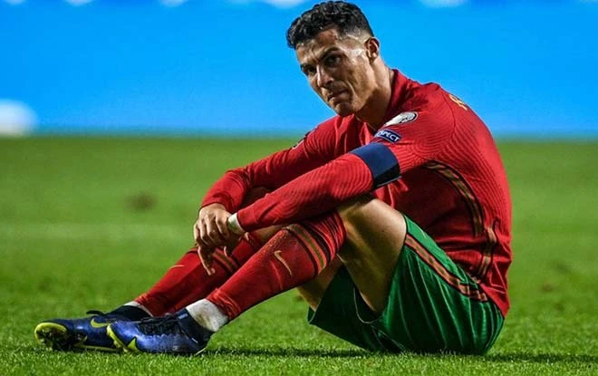 Ronaldo thi đấu mờ nhạt khiến Bồ Đào Nha mất vé trực tiếp dự World Cup.