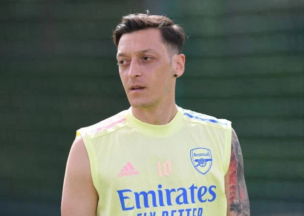 Mesut Ozil giải nghệ ở tuổi 34.