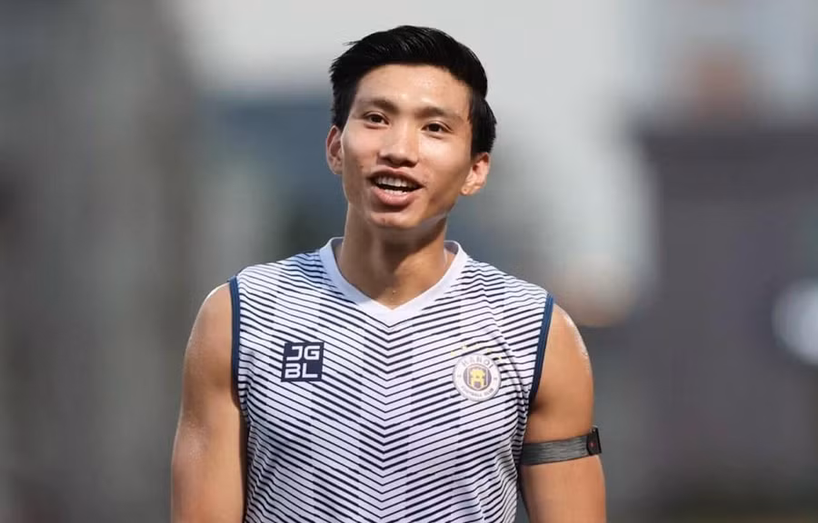 Văn Hậu chưa muốn bàn chuyện xuất ngoại sau ngôi vô địch V.League.