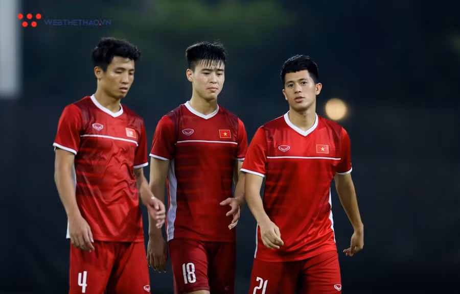 Duy Mạnh và Đình Trọng được thử nghiệm ở vị trí mới trên tuyển