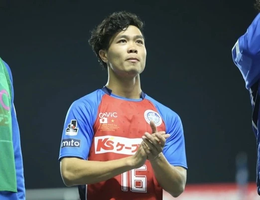 Công Phượng tiếp tục chịu cảnh thất sủng ở Yokohama FC.