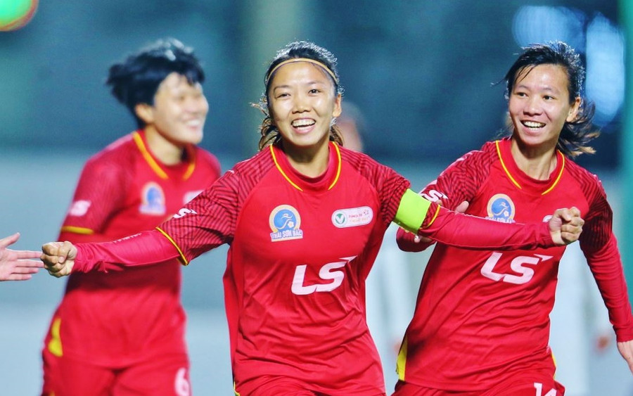 Huỳnh Như cùng đồng đội dự SEA Games 32 tại Campuchia.