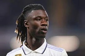 Eduardo Camavinga gia hạn với Real Madrid FC.