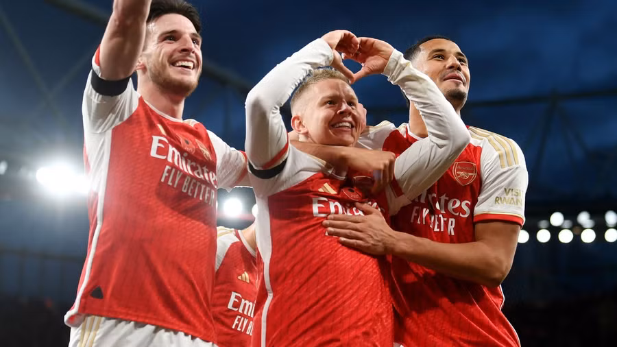 Arsenal chia tay thủ môn Alex Runarsson. 