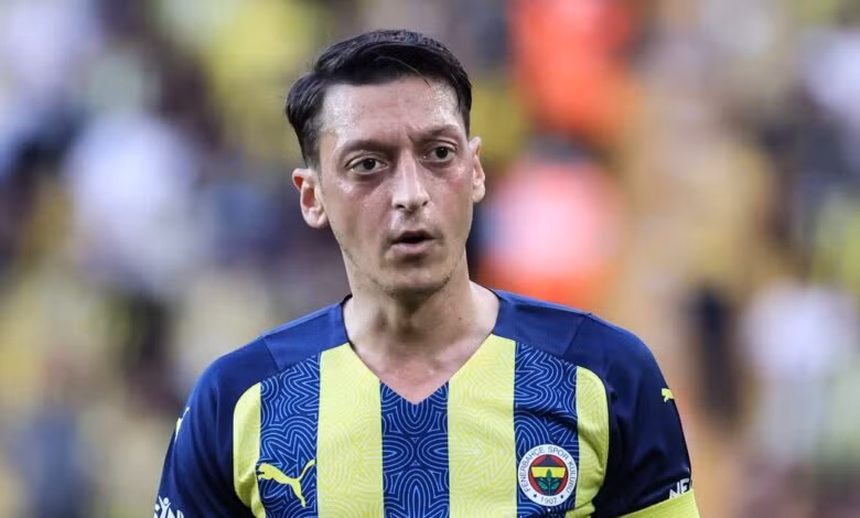 Mesut Ozil có ý định theo nghiệp game thủ chuyên nghiệp ở tuổi 33.