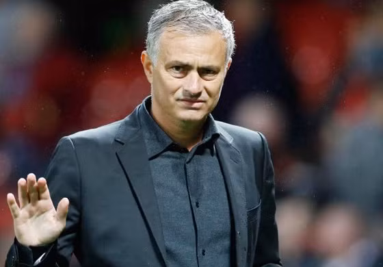 HLV Mourinho khó có cơ hội dẫn dắt C.Ronaldo trong thời gian tới.