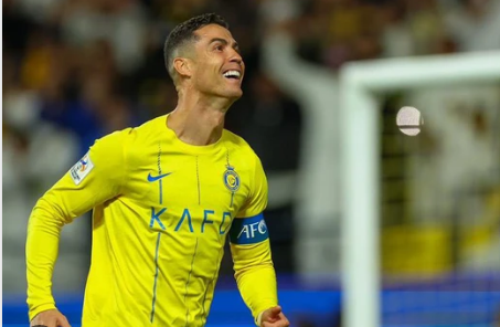 Ronaldo không tin Arsenal vô địch Ngoại hạng Anh.