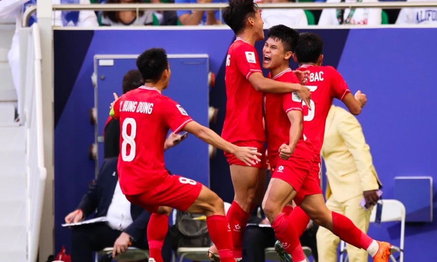 Tuyển Việt có màn trình diễn quả cảm trước Nhật Bản ở Asian Cup.