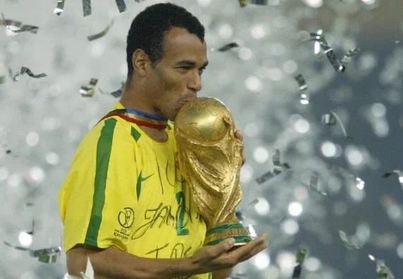 Danh thủ Cafu thông cảm cho HLV Tite với quyết định triệu tập Dani Alves cho World Cup 2022.