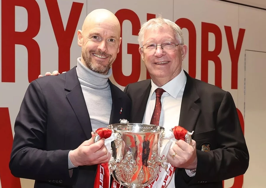 Sir Alex muốn Man United giữ lại HLV Ten Hag.