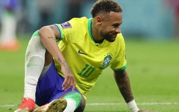 Neymar ngồi ngoài hết vòng bảng World Cup 2022 vì chấn thương.