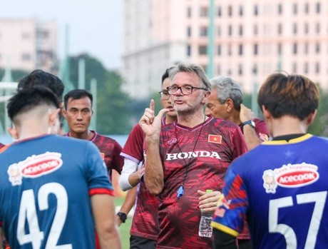 HLV Philippe Troussier chốt danh sách U23 Việt Nam dự giải châu Á.