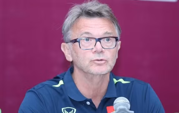 HLV Troussier muốn bóng đá Việt Nam vươn tầm châu lục và thế giới.