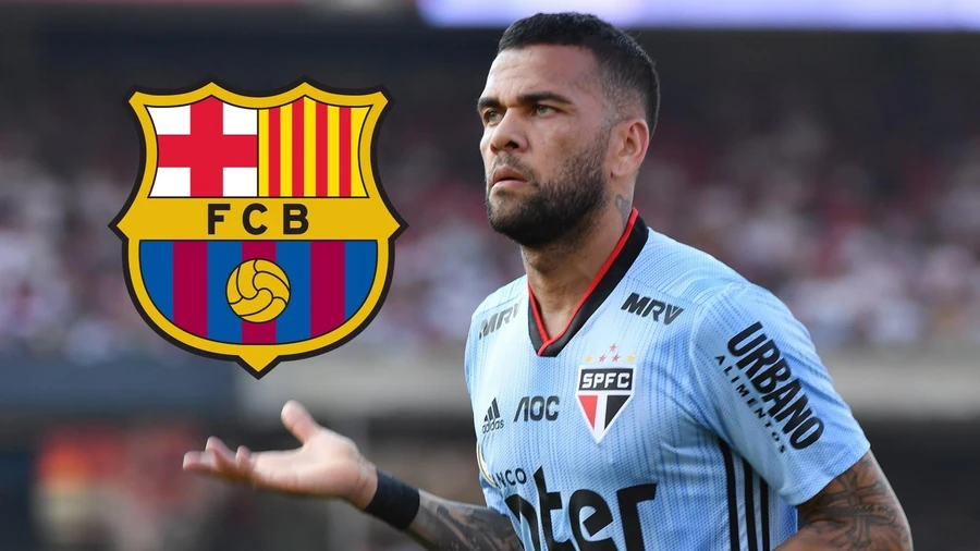 Dani Alves trở lại Barca tham dự giải giao hữu do đội bóng cũ tổ chức.