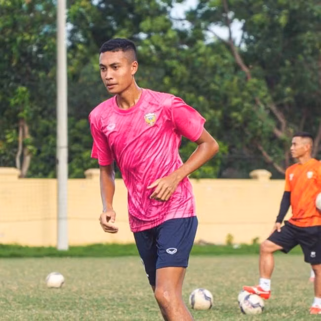 Kenny Phi Hoàng có cơ hội thi đấu ở V.League trong giai đoạn tới.