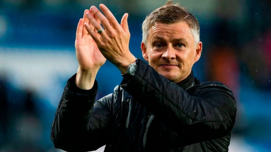 HLV Ole Solskjaer sẽ tiếp tục gắn bó với Man United.