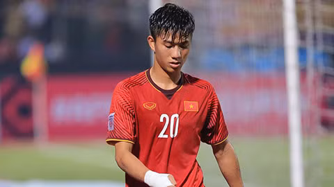  Phan Văn Đức bị căng cơ nên không tham gia tập nặng cùng các đồng đội.