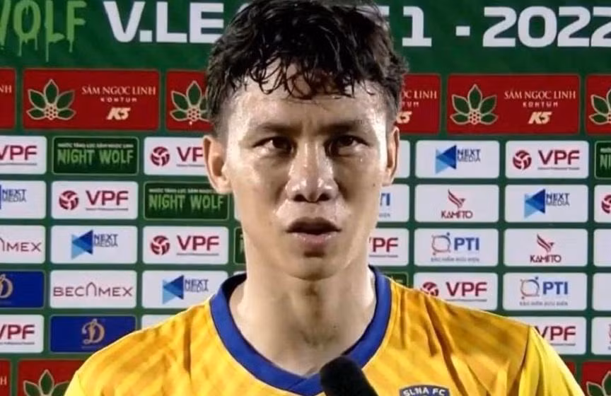 Quế Ngọc Hải làm khán giả ở vòng 18 V.League vì án treo giò.