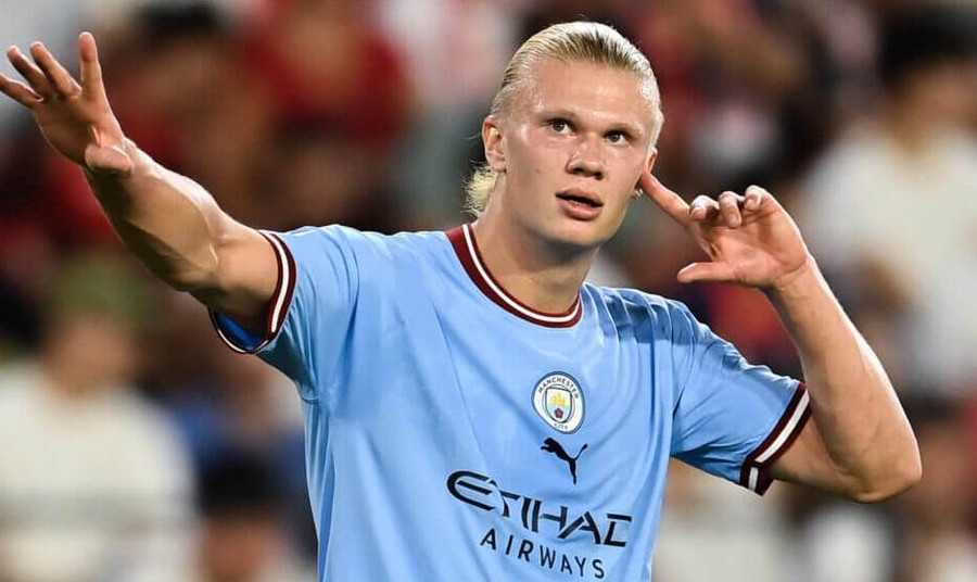 Haaland được người hâm mộ ca ngợi sau màn trình diễn chói sáng ở Champions League .