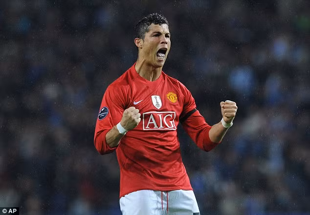 Ronaldo tái hợp MU trong sự bất ngờ tới ngỡ ngàng của người hâm mộ