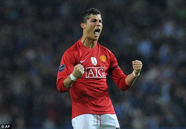 Ronaldo tái hợp MU trong sự bất ngờ tới ngỡ ngàng của người hâm mộ