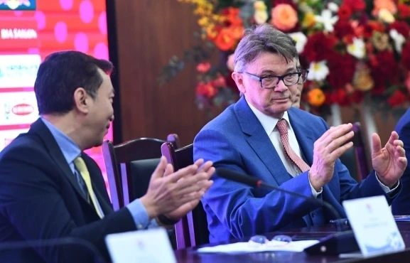 HLV Philippe Troussier chính thức dẫn dắt tuyển Việt Nam.