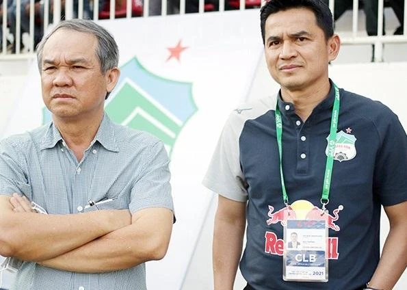 Bầu Đức đang tìm mọi cách giữ chân HLV Kiatisak hậu V.League 2022.