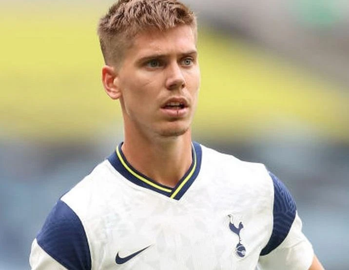 Juan Foyth lọt tầm ngắm của Barca.