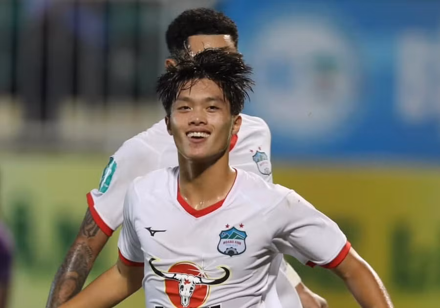 Quốc Việt không ngại lối đá rắn của U23 Indonesia.