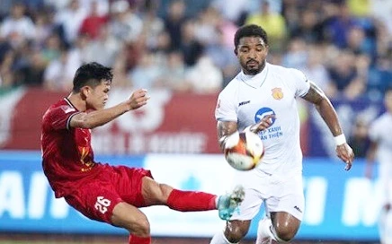 Rafaelson sáng cửa đoạt danh hiệu Vua phá lưới V-League 2024/24.