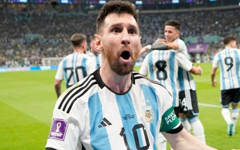 Messi tỏa sáng giúp Argentina vào tứ kết World Cup 2022.