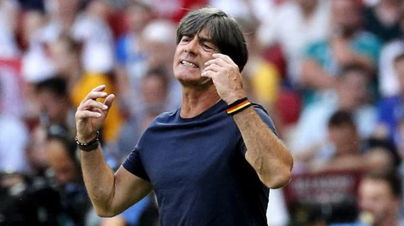 HLV Joachim Loew nhận lương 7 triệu euro/năm ở tuyển Trung Quốc.