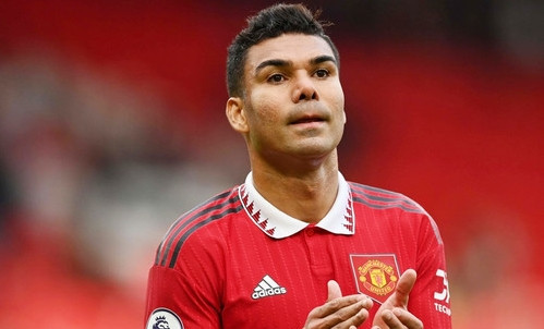 Kobbie Mainoo được Casemiro khen ngợi.