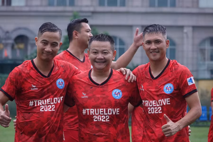 Công Vinh, Văn Quyết tập luyện chuẩn bị cho trong trận đấu đặc biệt.