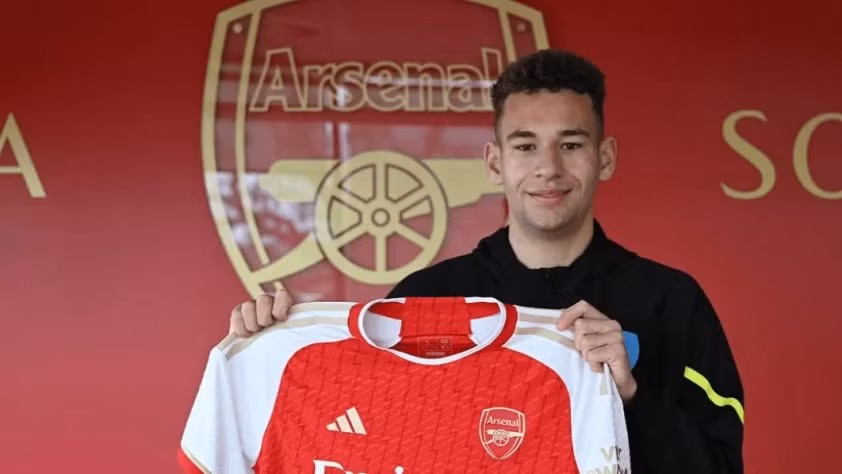Brayden Clarke đầu quân cho câu lạc bộ Arsenal.