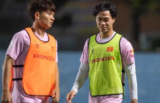 Công Phượng tái phát chấn thương trước ngày chốt danh sách.