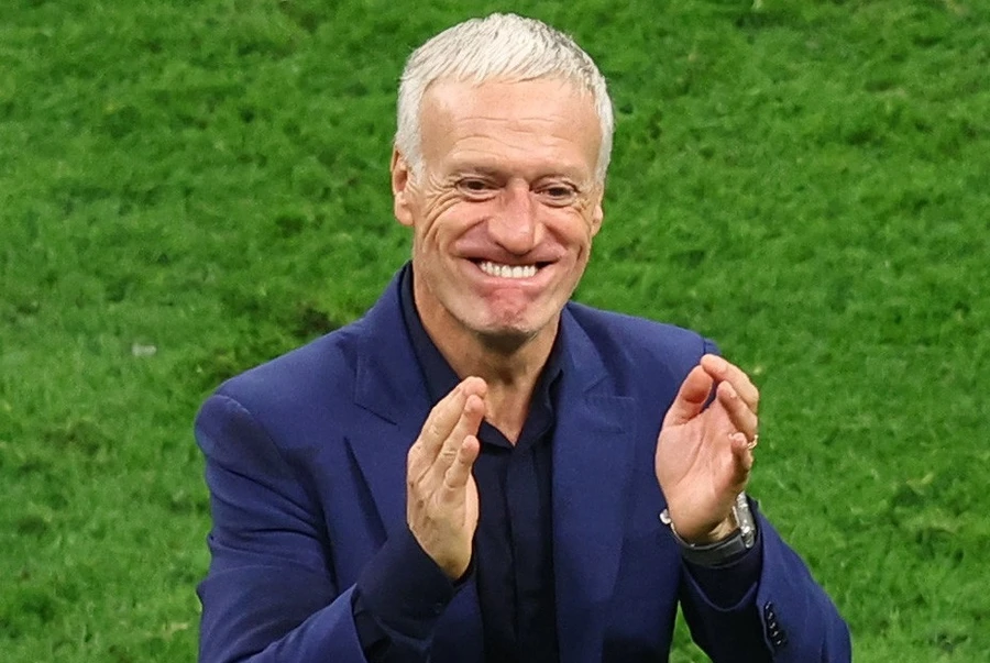 HLV Didier Deschamps chính thức gia hạn hợp đồng với tuyển Pháp.