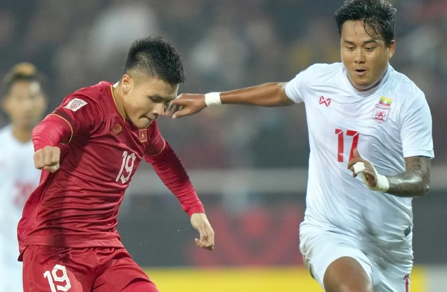 Tuyển Việt Nam bị trừ điểm sau trận hòa Indonesia ở bán kết lượt đi của AFF Cup.