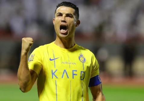 C.Ronaldo chuẩn bị ký hợp đồng khủng với WWE.