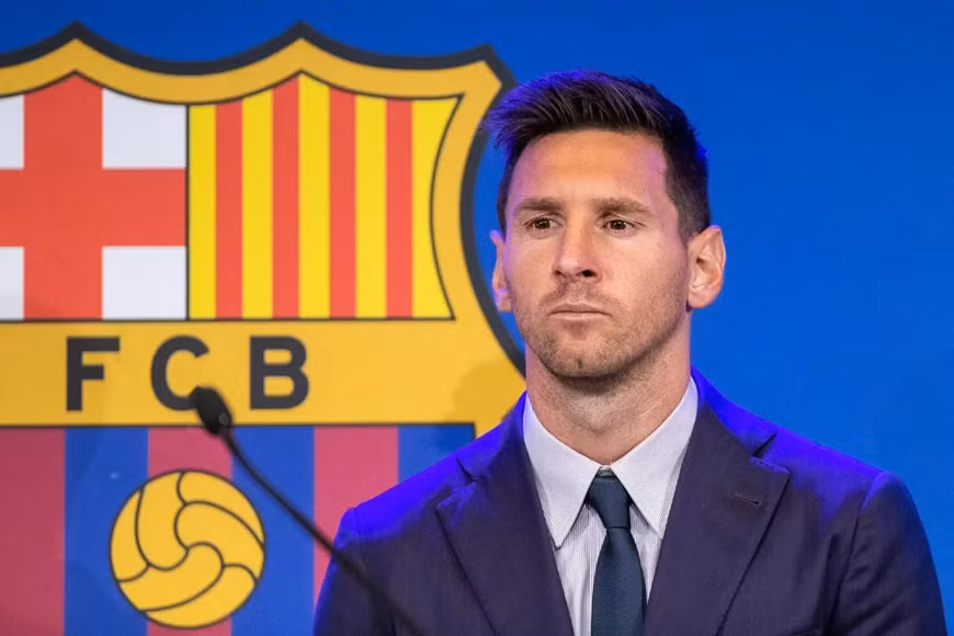 Kỷ vật của Messi với Barca được bán đấu giá ở Anh.