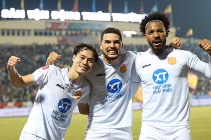 Nam Định FC so tài Công an Hà Nội trước kỳ nghỉ Tết Nguyên đán.