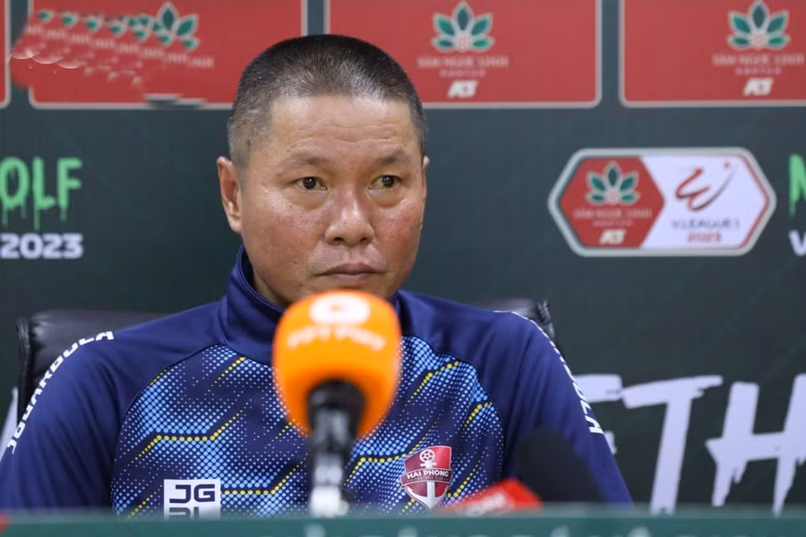 HLV Chu Đình Nghiêm thận trọng trước trận gặp Incheon United.