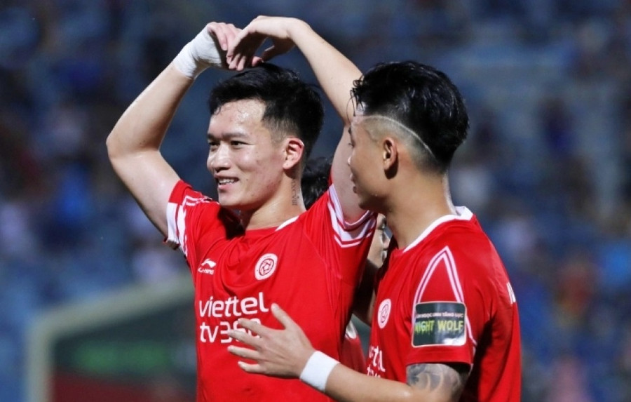 Hoàng Đức đoạt danh hiệu Cầu thủ xuất sắc nhất tháng 8 của V-League.