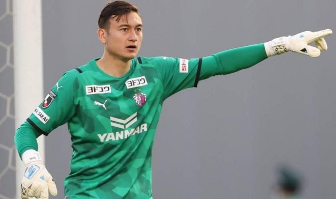 Đặng Văn Lâm lần đầu được bắt chính ở Cerezo Osaka 