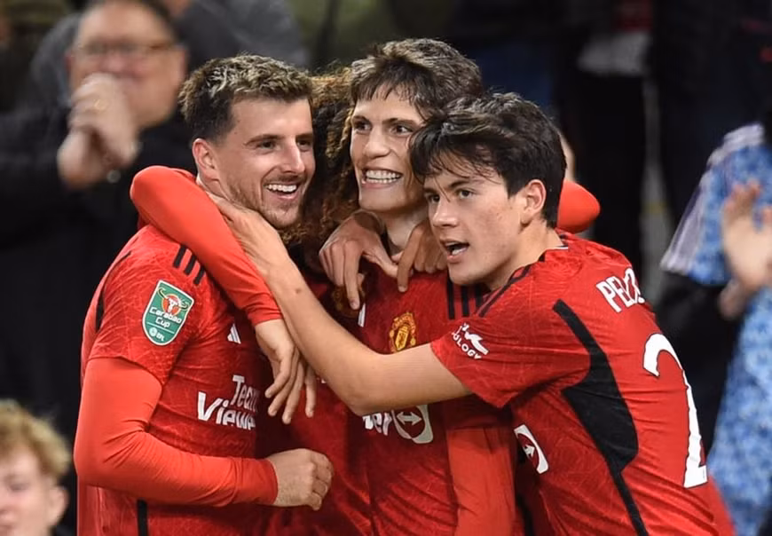 Man United đối mặt với việc mất trắng 8 cầu thủ vào cuối mùa.