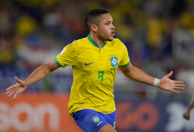 Viktor Roque được cả Arsenal, Chelsea và Barcelona quan tâm.